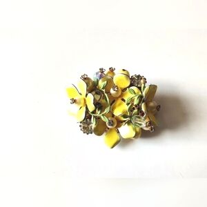 Grandma's Vintage Yellow Flower Broach Pin Jewelry